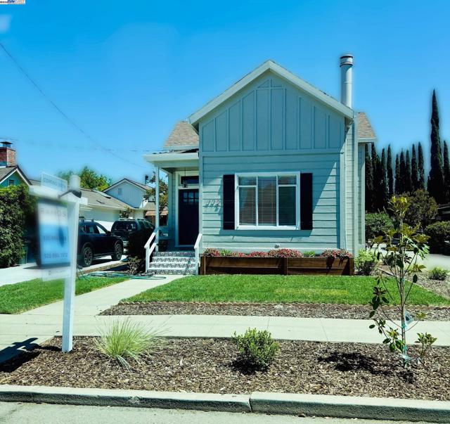 772 Mcleod St, Livermore CA: https://media.crmls.org/mediaz/eed91f43-eb2e-4c3b-802d-e16979adf84d.jpg