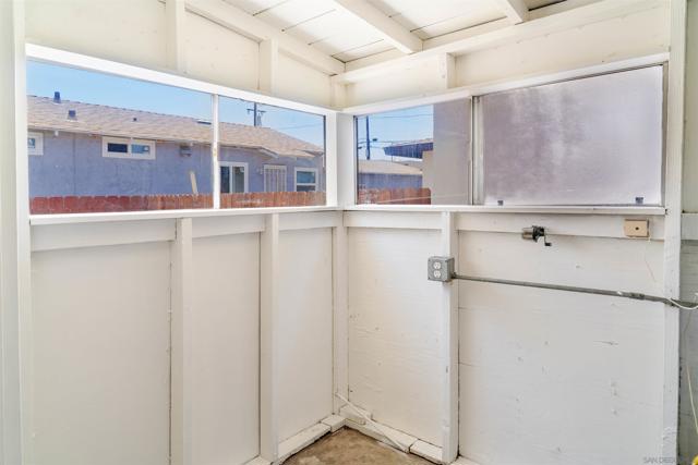 260 E St, Chula Vista CA: https://media.crmls.org/mediaz/eed9a6a4-aa95-42b1-b94f-f6513c3210a4.jpg