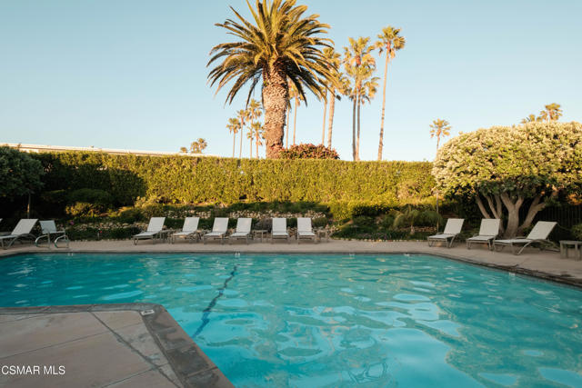 6813 Seawatch Lane, Malibu CA: https://media.crmls.org/mediaz/eeda78c1-82e6-4a92-8d90-1692e2307ee8.jpg