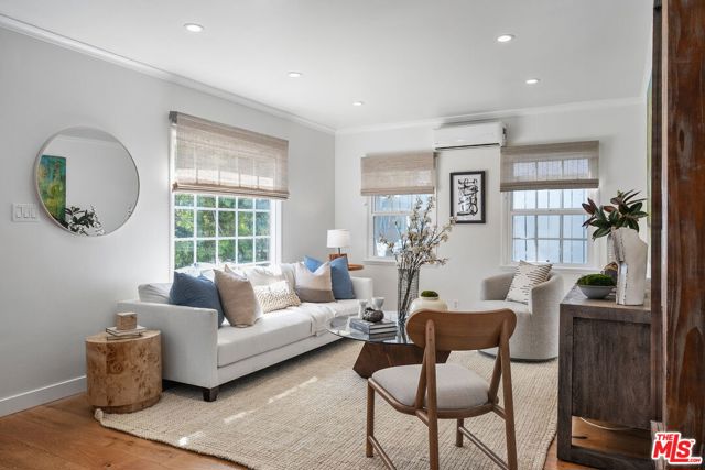 3627 Veteran Avenue, Los Angeles CA: https://media.crmls.org/mediaz/eedae388-9f3e-4c1c-8f0f-e7a3054bb605.jpg