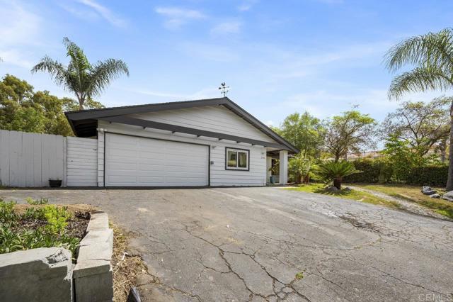 2348 Watson Way, Vista CA: https://media.crmls.org/mediaz/eedb27ee-a1bd-40b5-9047-19165f732481.jpg