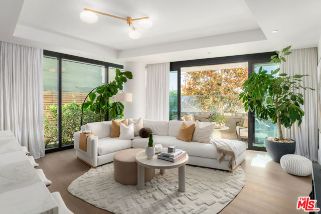 8420 W Sunset Boulevard, West Hollywood CA: https://media.crmls.org/mediaz/eedb8bc7-05e7-4e8b-bf20-500cee45eba7.jpg