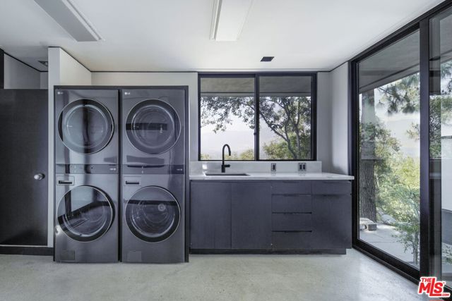 1100 Paso Alto Drive, Pasadena CA: https://media.crmls.org/mediaz/eedc7f66-293c-48f4-b38e-277f39374426.jpg