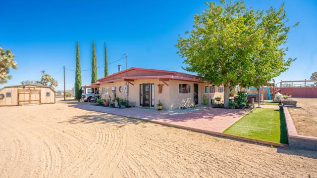 58189 Sunny Sands Drive, Yucca Valley CA: https://media.crmls.org/mediaz/eedca855-e0b6-49a4-b356-23f8b8d33f93.jpg