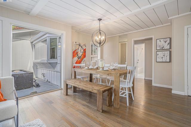1592 SPRINGBROOK RD, Walnut Creek CA: https://media.crmls.org/mediaz/eedd7a13-24d8-49f1-8f8e-44461a4427c2.jpg