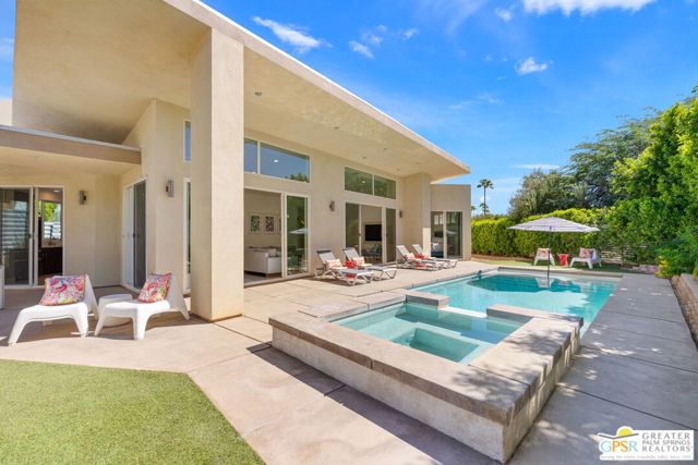 2461 N Junipero Avenue, Palm Springs, CA 92262