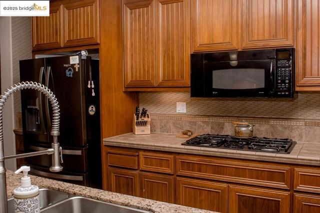 1083 Steeple Blvd, Brentwood CA: https://media.crmls.org/mediaz/eedda0d4-f30a-4333-8d43-287f03869463.jpg