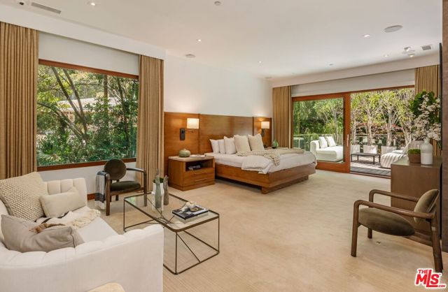1188 Brooklawn Drive, Los Angeles CA: https://media.crmls.org/mediaz/eeddfc57-6658-4585-a034-016ac56d6cdf.jpg