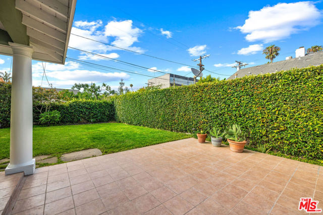 427 W Manchester Avenue, Playa del Rey CA: https://media.crmls.org/mediaz/eede23ef-ef01-41f7-a81c-c6e9bcc0c104.jpg