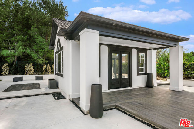 1 Falconridge Drive, Coto de Caza CA: https://media.crmls.org/mediaz/eede44f2-df2f-49d0-a01f-32157b98c508.jpg