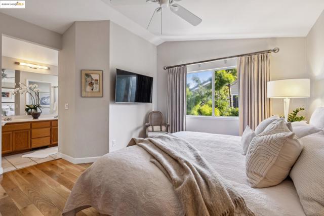 26 Farallon Ct, Richmond CA: https://media.crmls.org/mediaz/eede867c-96d1-4e77-8c3d-d5089e925671.jpg