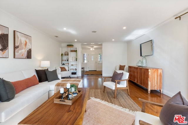 4180 Mount Vernon Drive, View Park CA: https://media.crmls.org/mediaz/eedeb66c-080a-47fe-bb22-84260061ff67.jpg