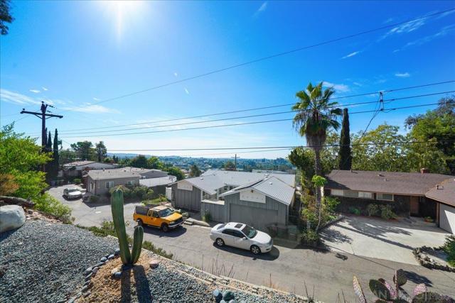 5440 Baltimore Dr, La Mesa CA: https://media.crmls.org/mediaz/eedebeb3-5d41-4ef5-9691-420582f202dc.jpg