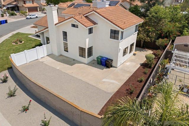 10785 Chinon Circle, San Diego CA: https://media.crmls.org/mediaz/eedf1d52-b4c9-4670-8e27-6940aca3f6ac.jpg