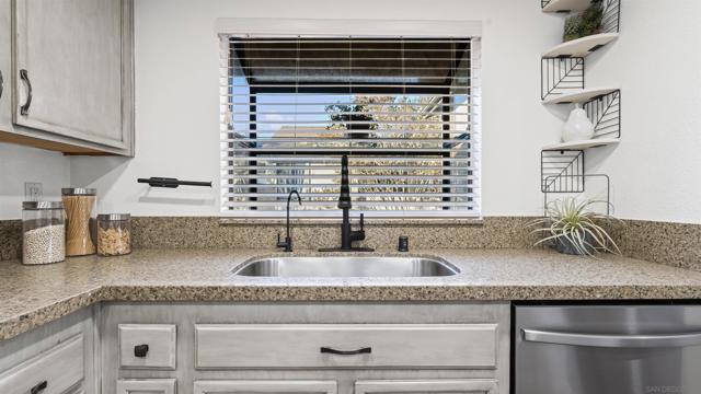 3633 Avocado Village Ct, La Mesa CA: https://media.crmls.org/mediaz/eedf2f97-b2ae-4954-a344-a465764610a8.jpg