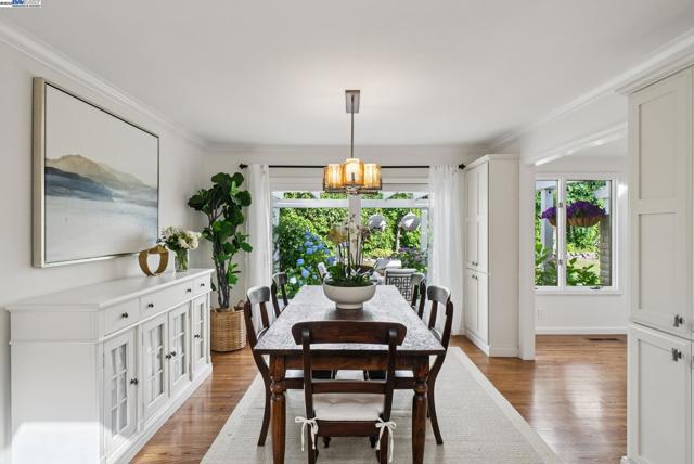290 Bolla Ave, Alamo CA: https://media.crmls.org/mediaz/eedf3b16-c679-4f47-8131-00f3e7b7e20b.jpg