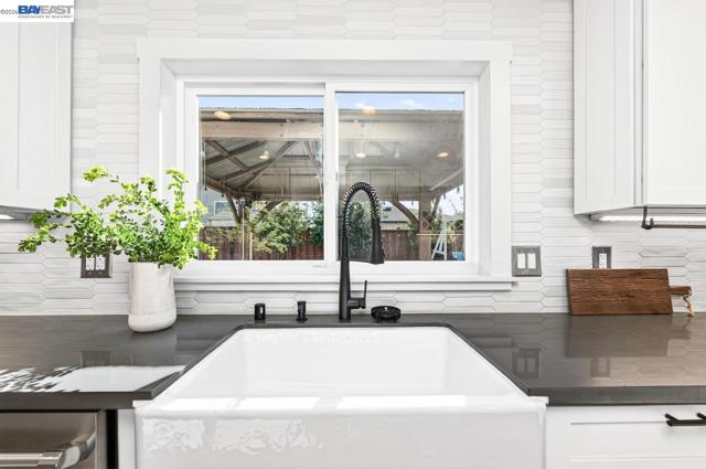 907 Hazel St, Livermore CA: https://media.crmls.org/mediaz/eedf6f7a-666d-40d0-bee8-202a6deea470.jpg