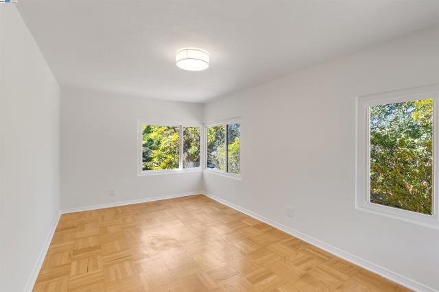 1069 Coombsville Rd, Napa CA: https://media.crmls.org/mediaz/eedfc020-b9b2-4315-87e0-c667baab1fa7.jpg