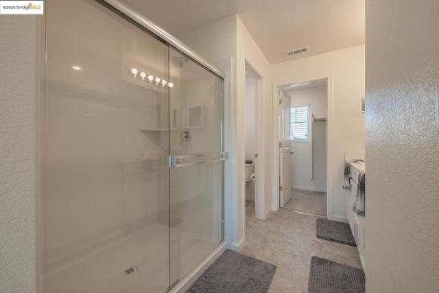 3807 Bridgemeadow Way, Sacramento CA: https://media.crmls.org/mediaz/eedfd576-3d3a-4494-a3f0-a94c0a722da9.jpg