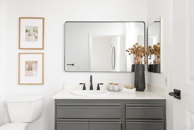 4080 Front St, Mission Hills (San Diego) CA: https://media.crmls.org/mediaz/eee050de-e5cc-45d1-b5ac-e635f1f3108f.jpg