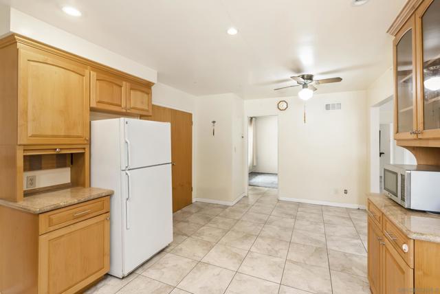 5750 Roanoke St, San Diego CA: https://media.crmls.org/mediaz/eee0d7b4-ce37-41ca-bf2b-9f32e1e56587.jpg