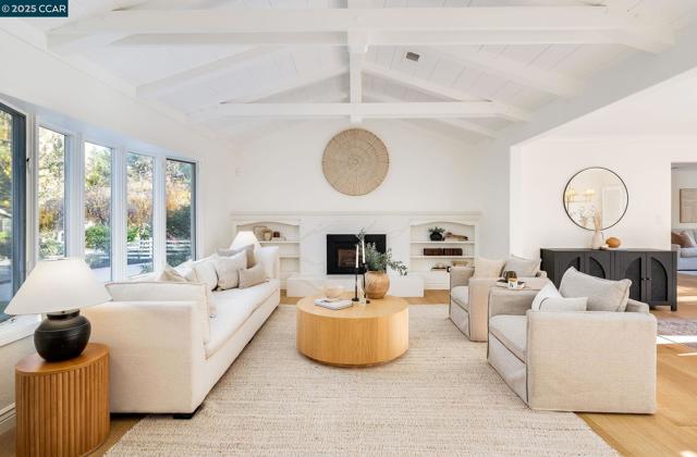 115 Camino Encanto, Danville CA: https://media.crmls.org/mediaz/eee19663-784f-44e7-aa03-05a51720bab4.jpg