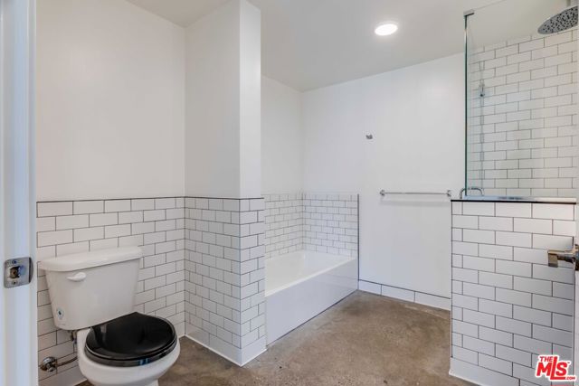 1250 N Fairfax Avenue, West Hollywood CA: https://media.crmls.org/mediaz/eee1bc0e-56a3-4980-aa38-7f694fc5ac55.jpg