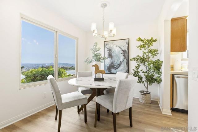 4469 Albatross Way, Oceanside CA: https://media.crmls.org/mediaz/eee1ca78-1164-4e90-b4fc-642277edeef2.jpg