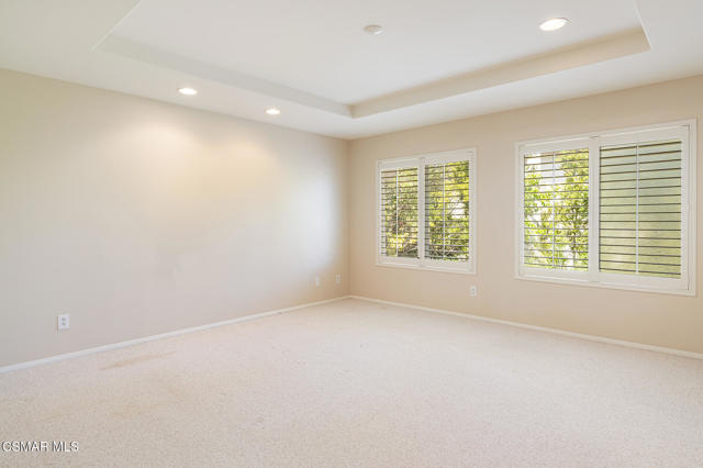 2874 Venezia Lane, Thousand Oaks CA: https://media.crmls.org/mediaz/eee205a1-d54d-44ac-a7df-8b2ff77eecd6.jpg
