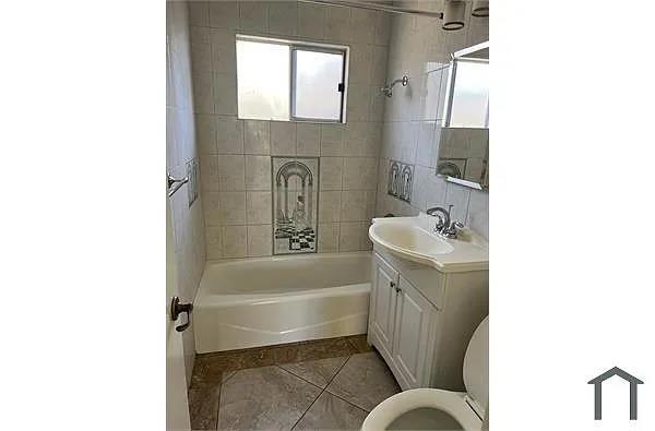 1256 Placentia Avenue, Anaheim CA: https://media.crmls.org/mediaz/eee24d7a-71e5-4d1e-b965-93da9f3df27b.jpg