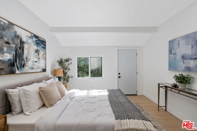 5413 Halbrent Avenue, Sherman Oaks CA: https://media.crmls.org/mediaz/eee26be1-adc6-460a-96e7-8c5174cccb8c.jpg