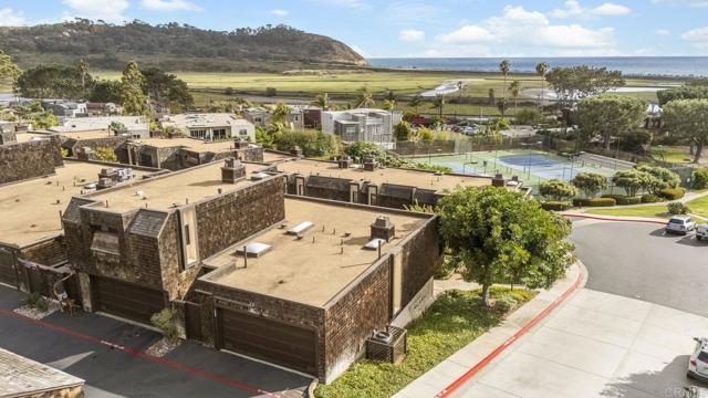 12859 Caminito del Canto, Del Mar CA: https://media.crmls.org/mediaz/eee2a290-8a46-46e9-9c79-f00ec49aee39.jpg