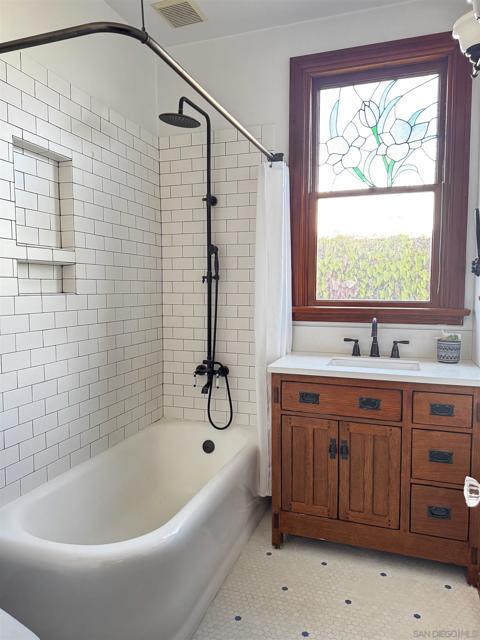 3077 Landis St, San Diego CA: https://media.crmls.org/mediaz/eee31208-3e46-4084-b24f-45d699dafa24.jpg