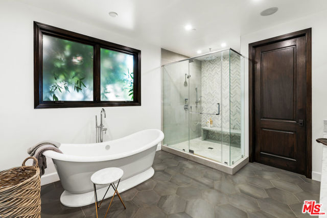 356 S Clark Drive, Beverly Hills CA: https://media.crmls.org/mediaz/eee35a70-50ba-416b-a771-e79a87bf5841.jpg