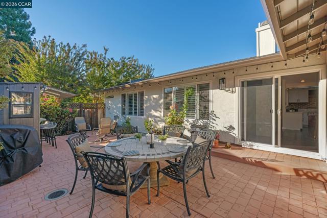 843 Luz Ct, Danville CA: https://media.crmls.org/mediaz/eee39198-1359-4d13-b45a-078a89d349d6.jpg