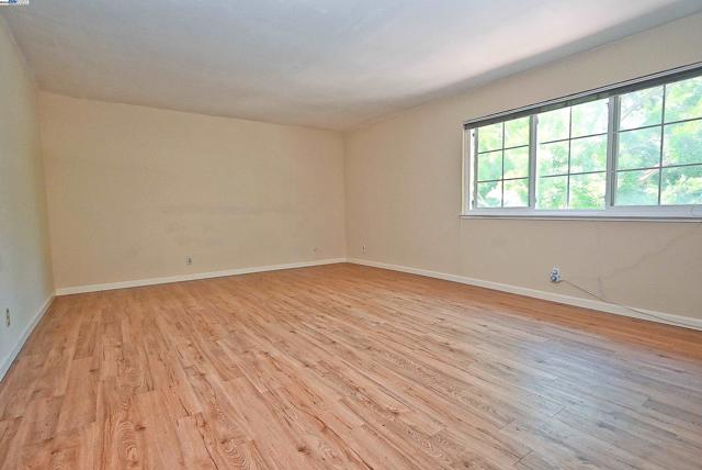 4919 Mohr Ave, Pleasanton CA: https://media.crmls.org/mediaz/eee39252-40d5-43d6-8da3-2698a79a2a46.jpg