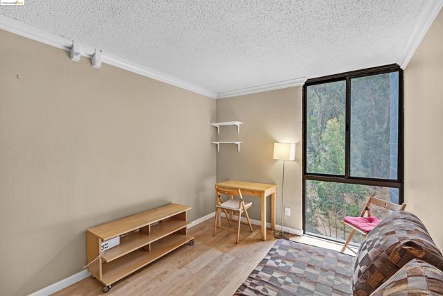 Image 16 of 33 For 555 Pierce St  942