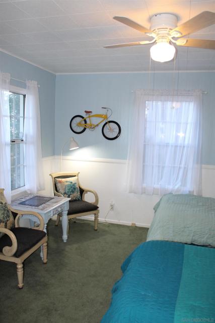 23984 SKYLAND DR, Crestline CA: https://media.crmls.org/mediaz/eee3ef91-e636-4d21-9351-5f9c308b932c.jpg