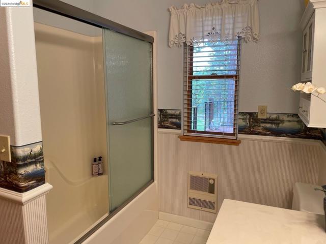 Image 33 of 48 For 16160 Willow Glen Rd