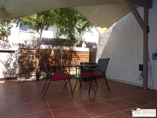1816 N Mira Loma Way, Palm Springs CA: https://media.crmls.org/mediaz/eee47e7d-08f9-485b-b889-8f4e64bd5213.jpg