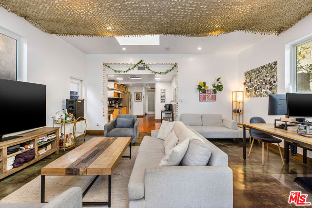 1141 Cabrillo Avenue, Venice CA: https://media.crmls.org/mediaz/eee4a96c-cc6f-4f92-8c82-f0c8a76051cc.jpg