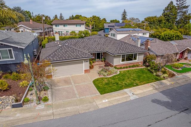 712 Foothill Drive, San Mateo CA: https://media.crmls.org/mediaz/eee4c03e-9265-44af-a909-40ad9e78a1f6.jpg