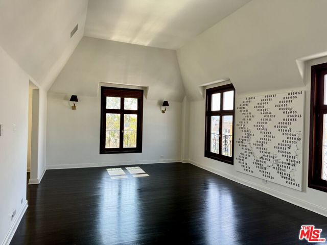 316 N Rossmore Avenue, Los Angeles CA: https://media.crmls.org/mediaz/eee5b819-07af-4562-ad7d-5b57b5cda092.jpg