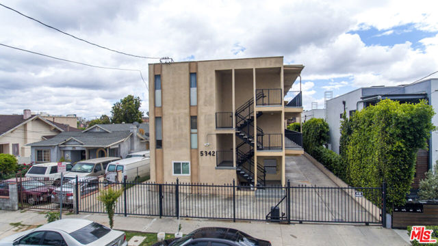 5342 Lexington Avenue, Los Angeles CA: https://media.crmls.org/mediaz/eee5d6ad-c354-4d7f-96a6-43b2ef66190e.jpg