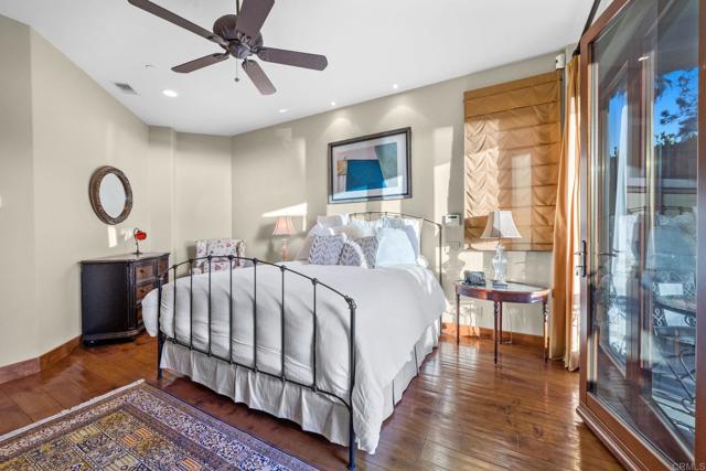 271 Ocean View Ave, Del Mar CA: https://media.crmls.org/mediaz/eee66062-4949-443b-80c3-f22de7203e38.jpg