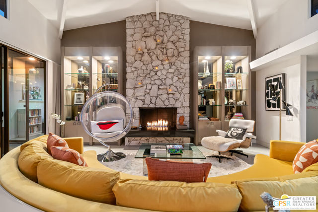 1404 E Sierra Way, Palm Springs CA: https://media.crmls.org/mediaz/eee6d1f5-4e37-44e2-8b8a-3a6b09b91361.jpg