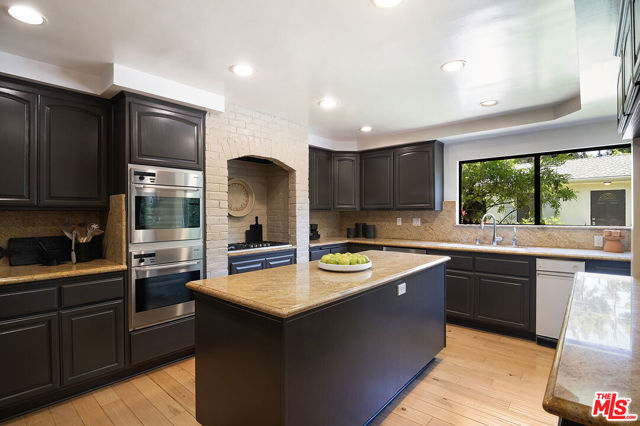 745 25th Street, Santa Monica CA: https://media.crmls.org/mediaz/eee6ed2c-31b2-4832-a009-a9a834ebe9f5.jpg