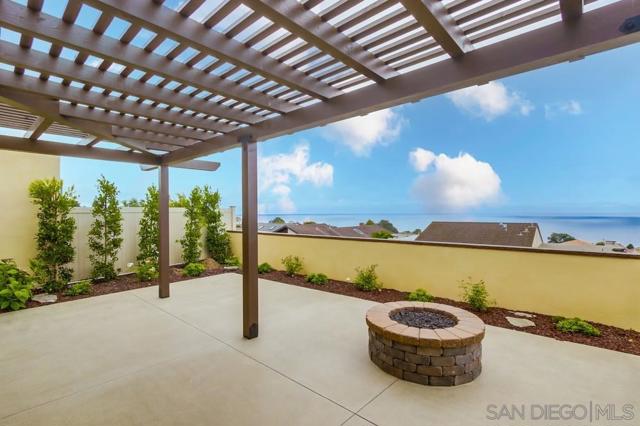 14066 Crest Way, Del Mar CA: https://media.crmls.org/mediaz/eee7083a-4401-4db4-9eaf-0346a2b5c55d.jpg