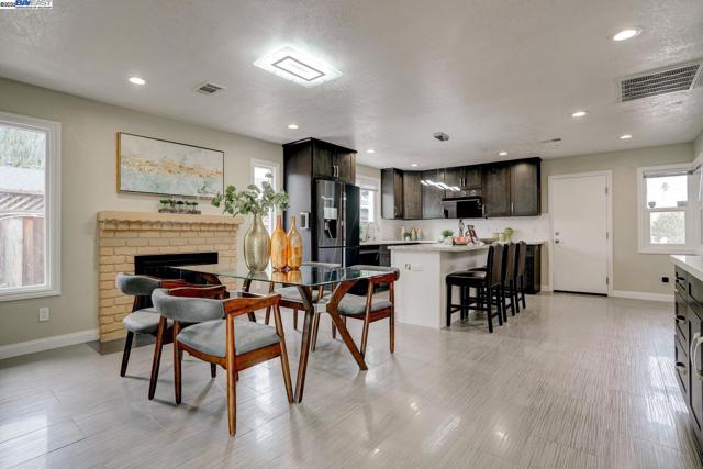Image 8 of 43 For 39143 Donner Way