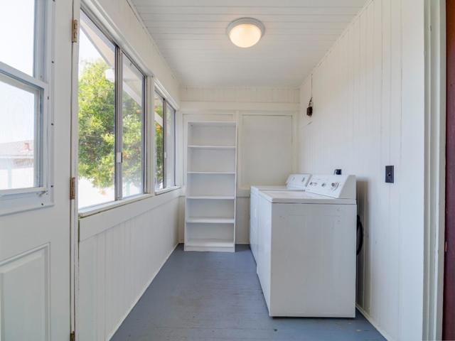 906 West Street, Hollister CA: https://media.crmls.org/mediaz/eee71281-0cbe-42ae-b93e-44d009afc2f5.jpg